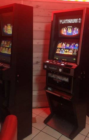 Zabezpieczone pieniądze i automaty do gier hazardowych