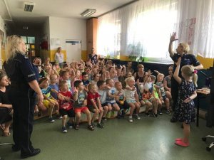 policjantki na spotkaniu z dziećmi